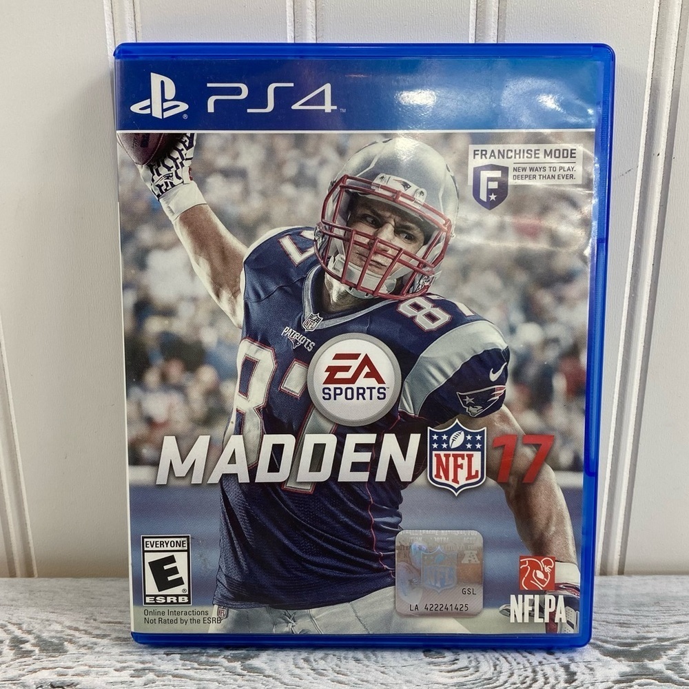 Madden NFL 17 - Standard Edition‎ - PlayStation 4 Game